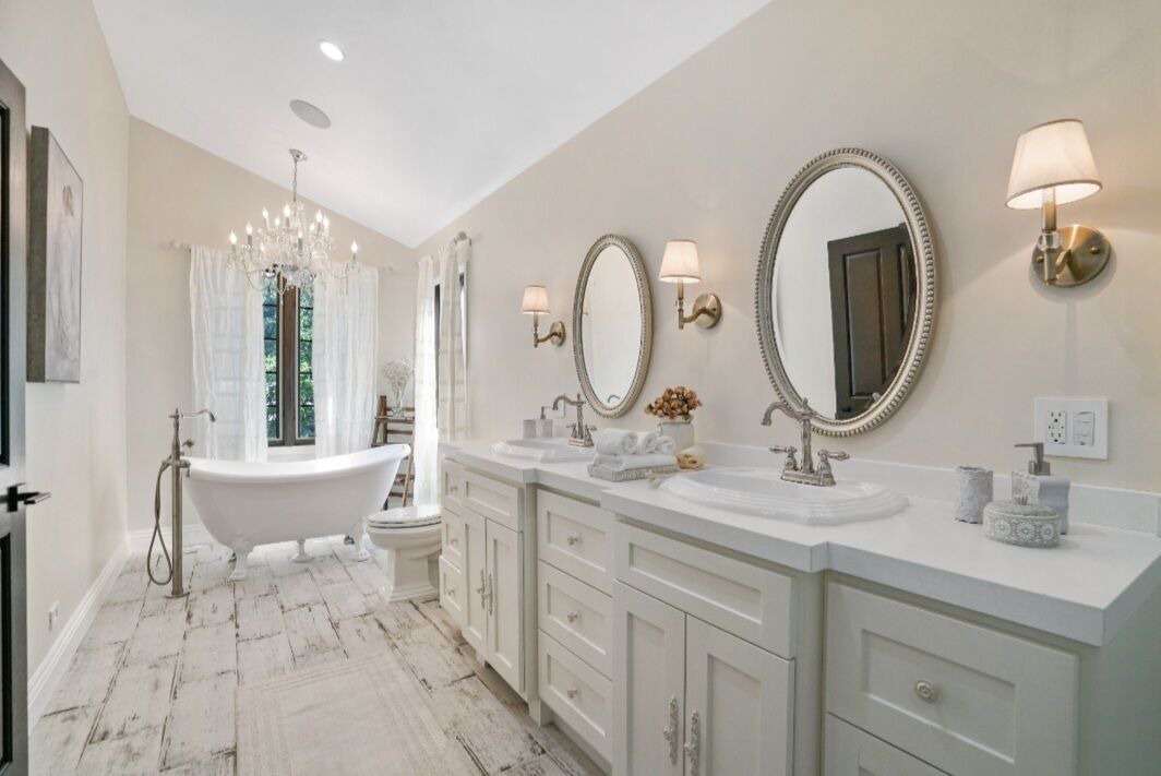 Photo of Bathroom in Beverly Glen