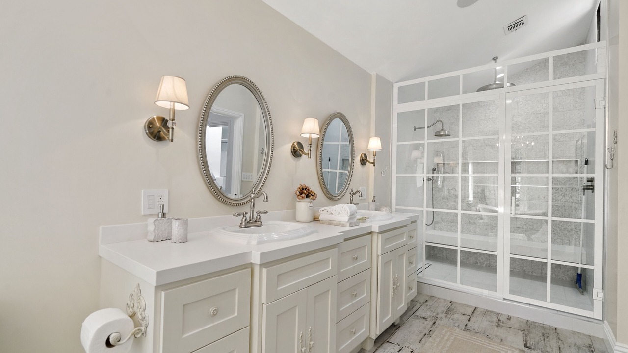 Photo of Bathroom in Beverly Glen