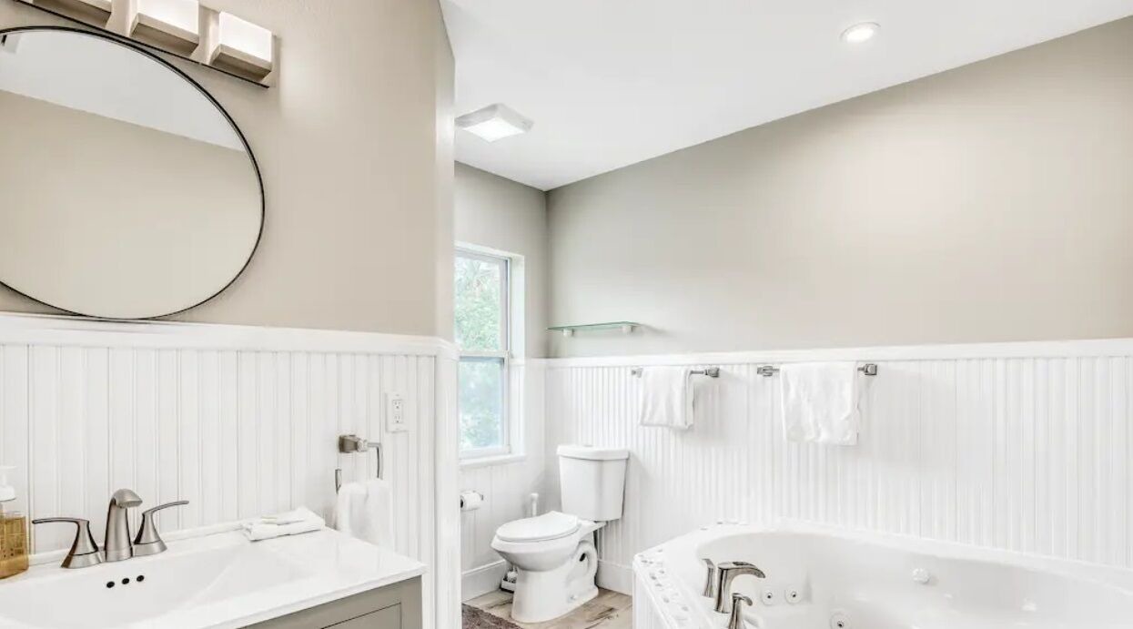 Photo of Bathroom in Long Beach Estates