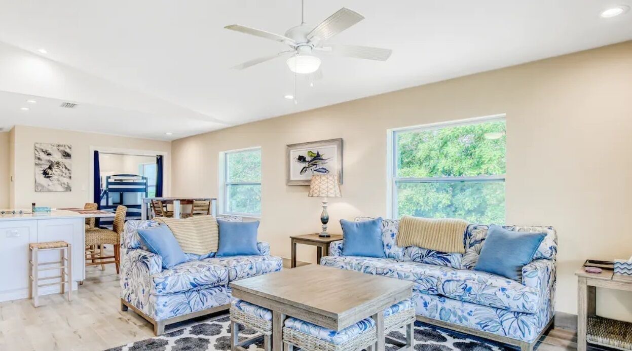Photo of Livingroom in Long Beach Estates