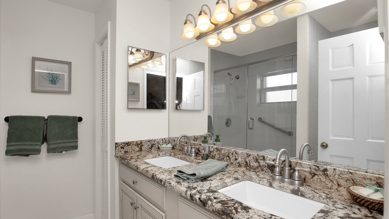 Photo of Bathroom in Coury