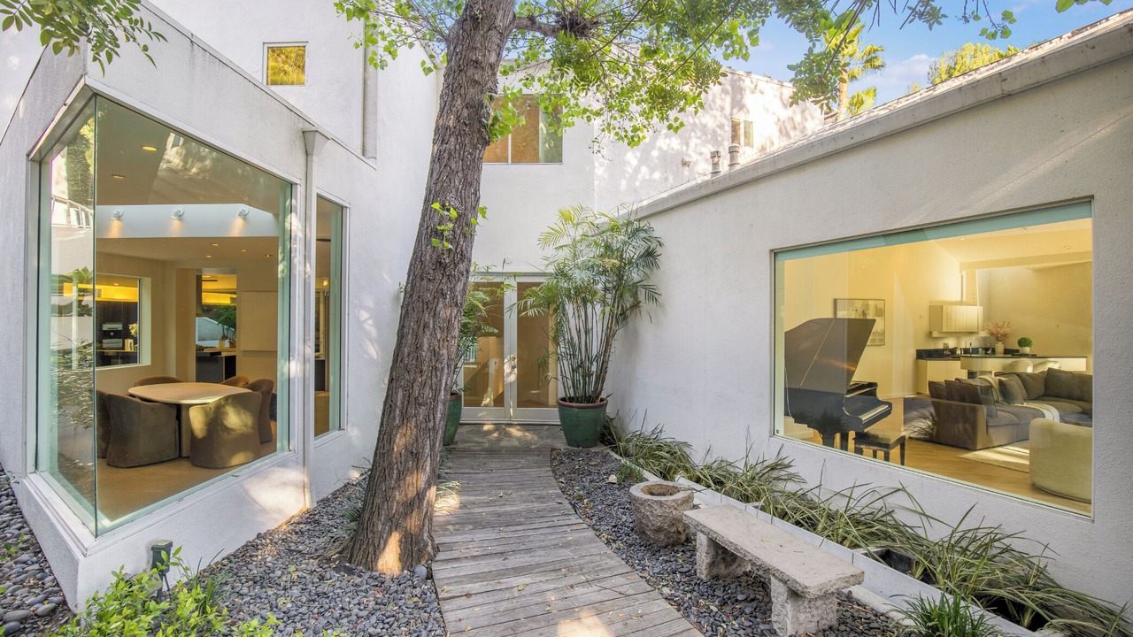 Photo of Patio Balcony in Hollywood Hills West