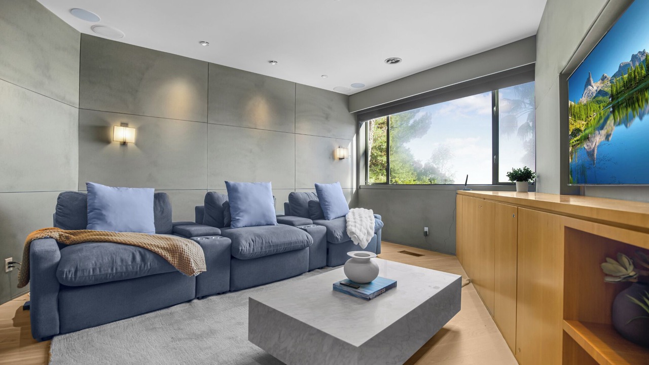 Photo of Livingroom in Hollywood Hills West