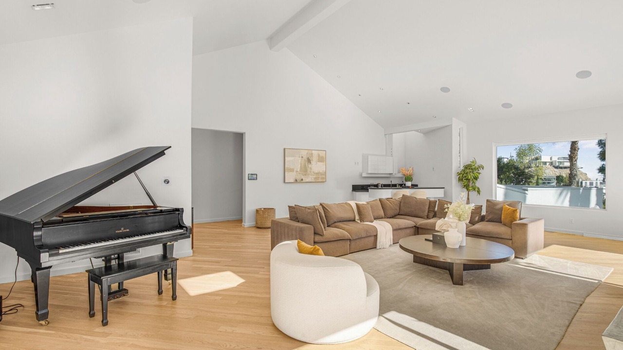 Photo of Livingroom in Hollywood Hills West
