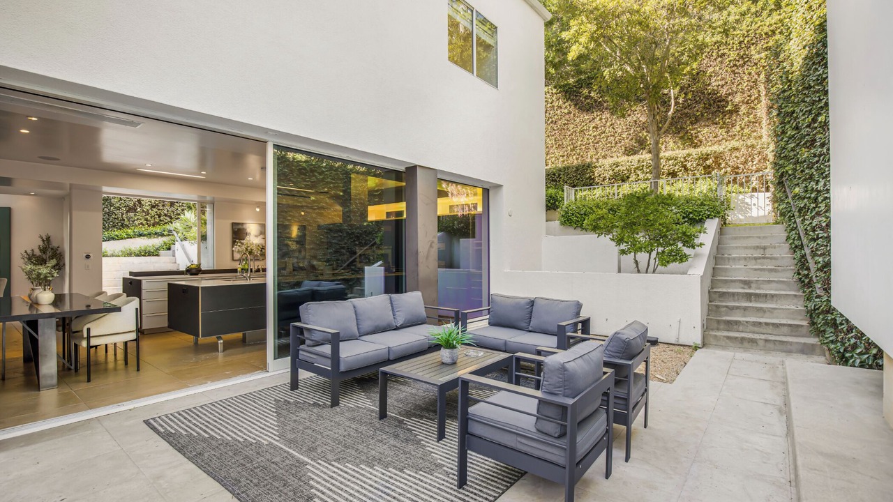 Photo of Outdoor in Hollywood Hills West