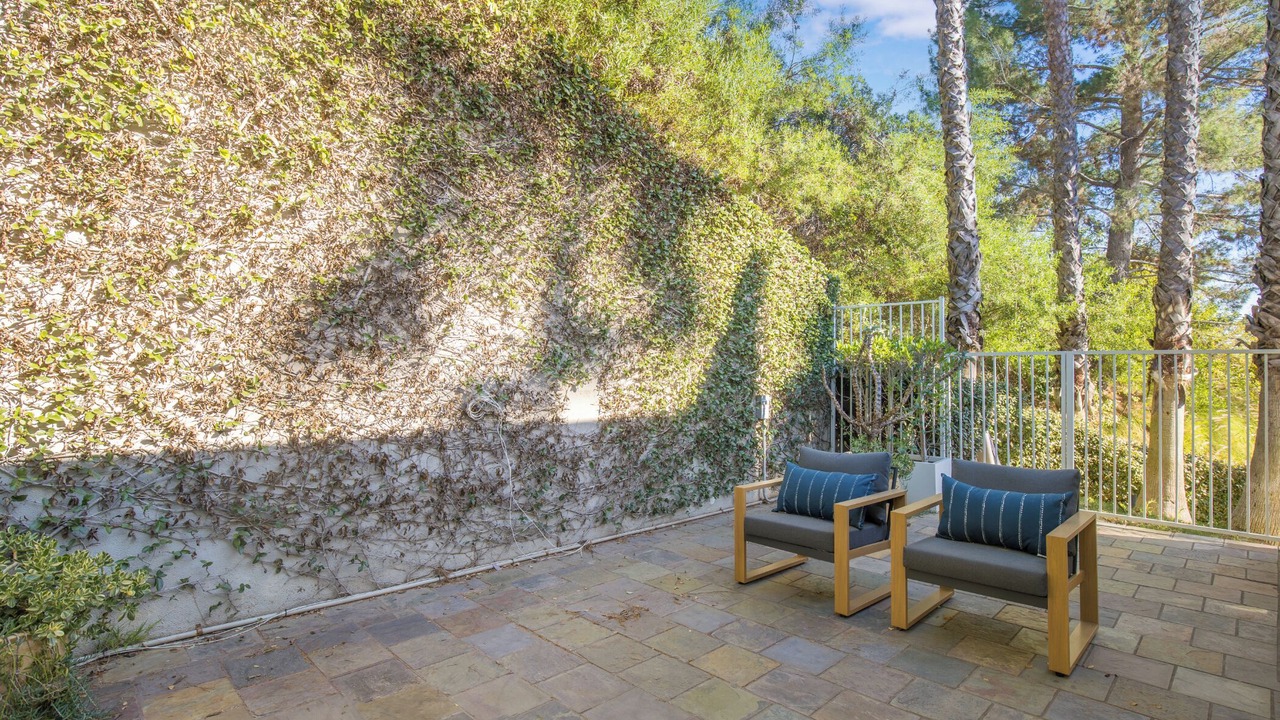 Photo of Patio Balcony in Hollywood Hills West