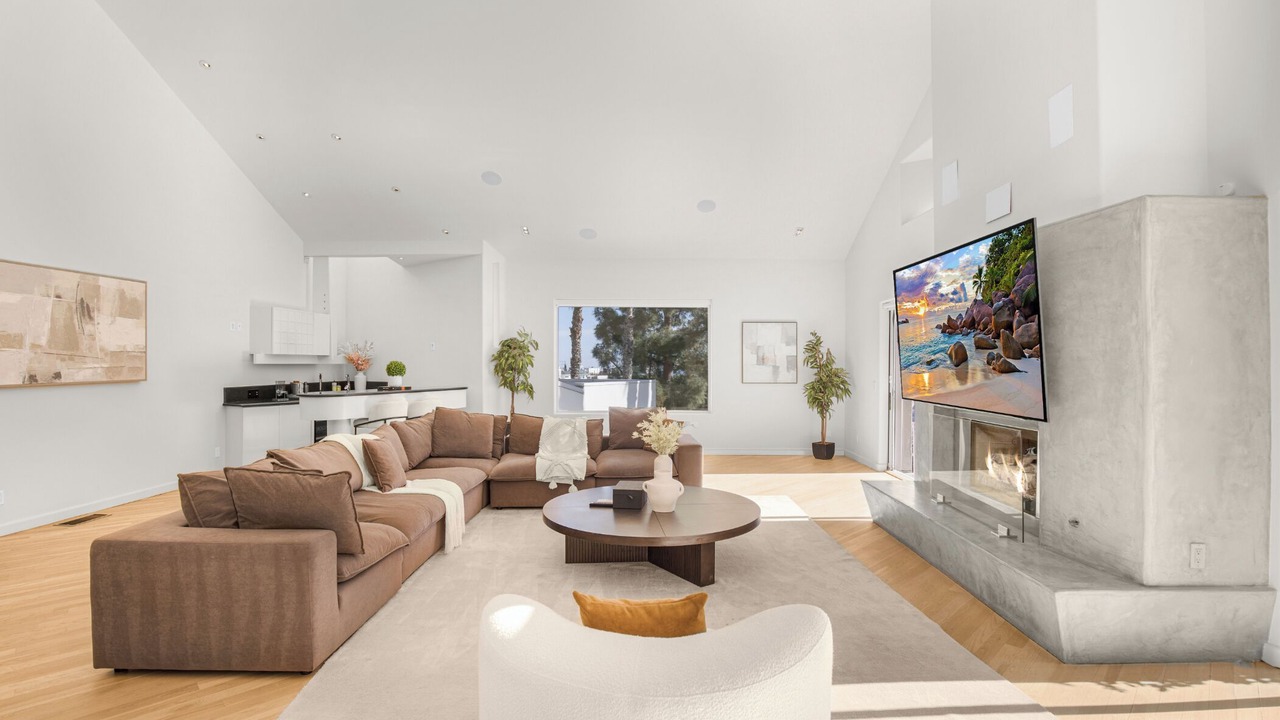 Photo of Livingroom in Hollywood Hills West