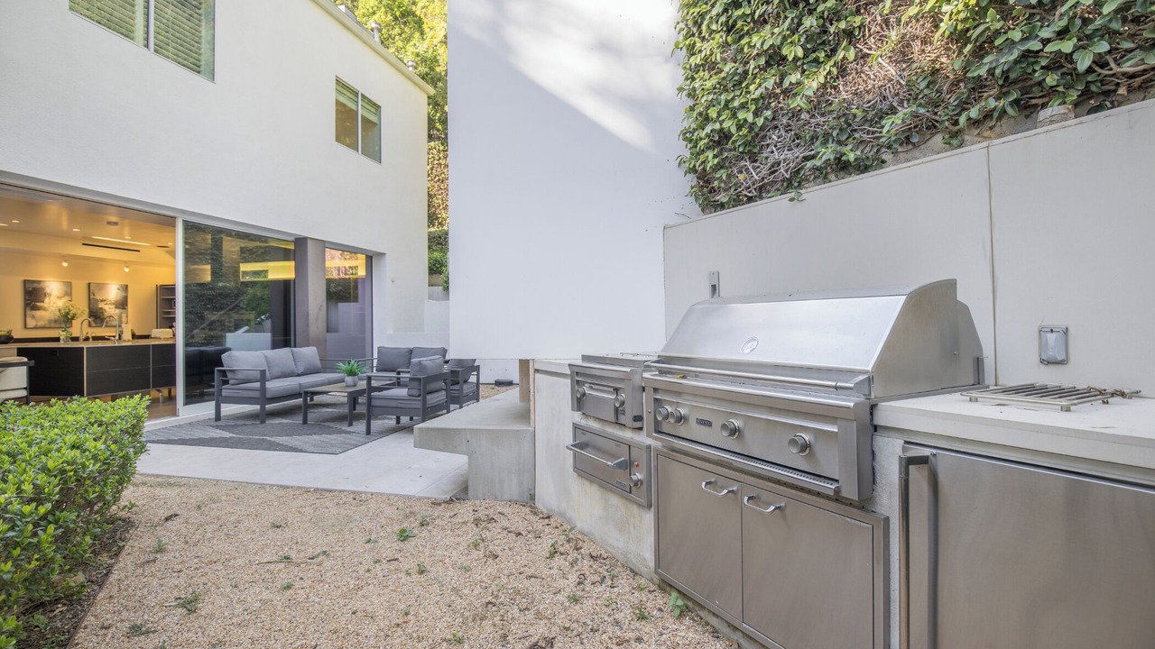 Photo of Patio Balcony in Hollywood Hills West