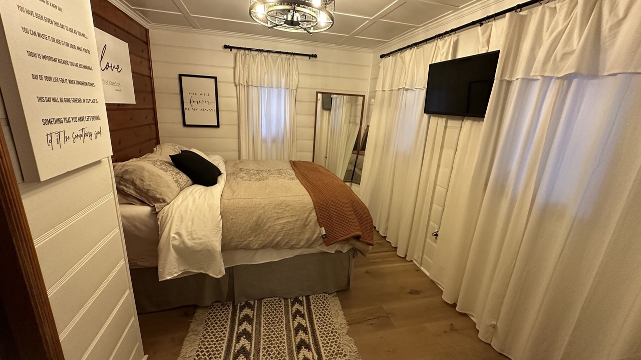 Photo of Bedroom in Crestline