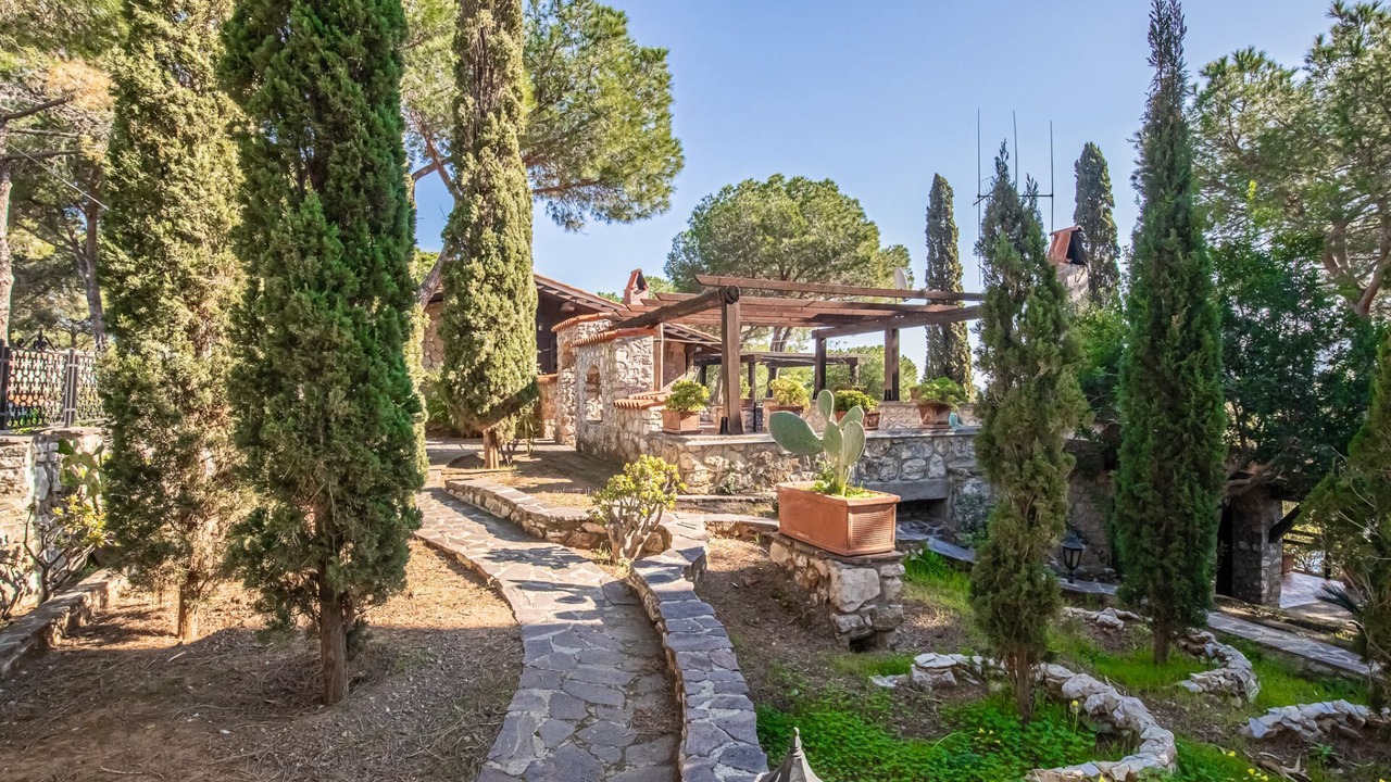 Photo of Outdoor in Naregno