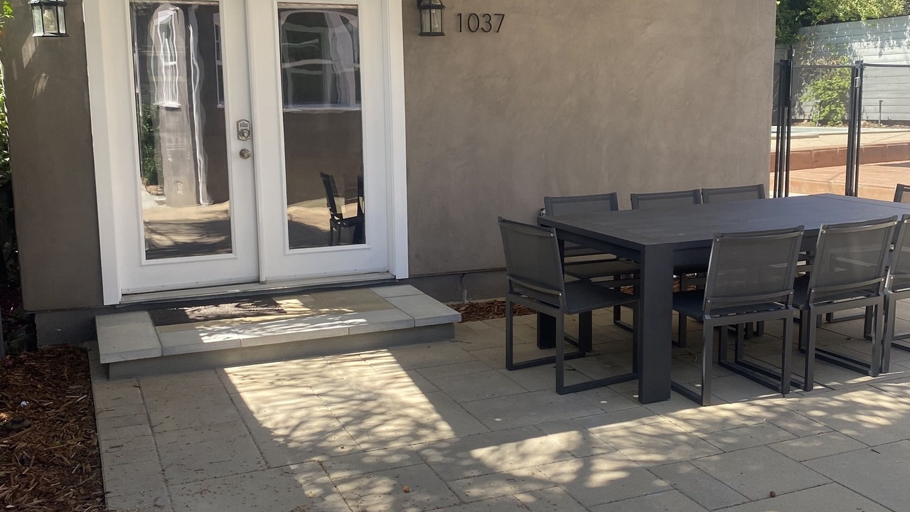 Photo of Outdoor in Mid-Wilshire