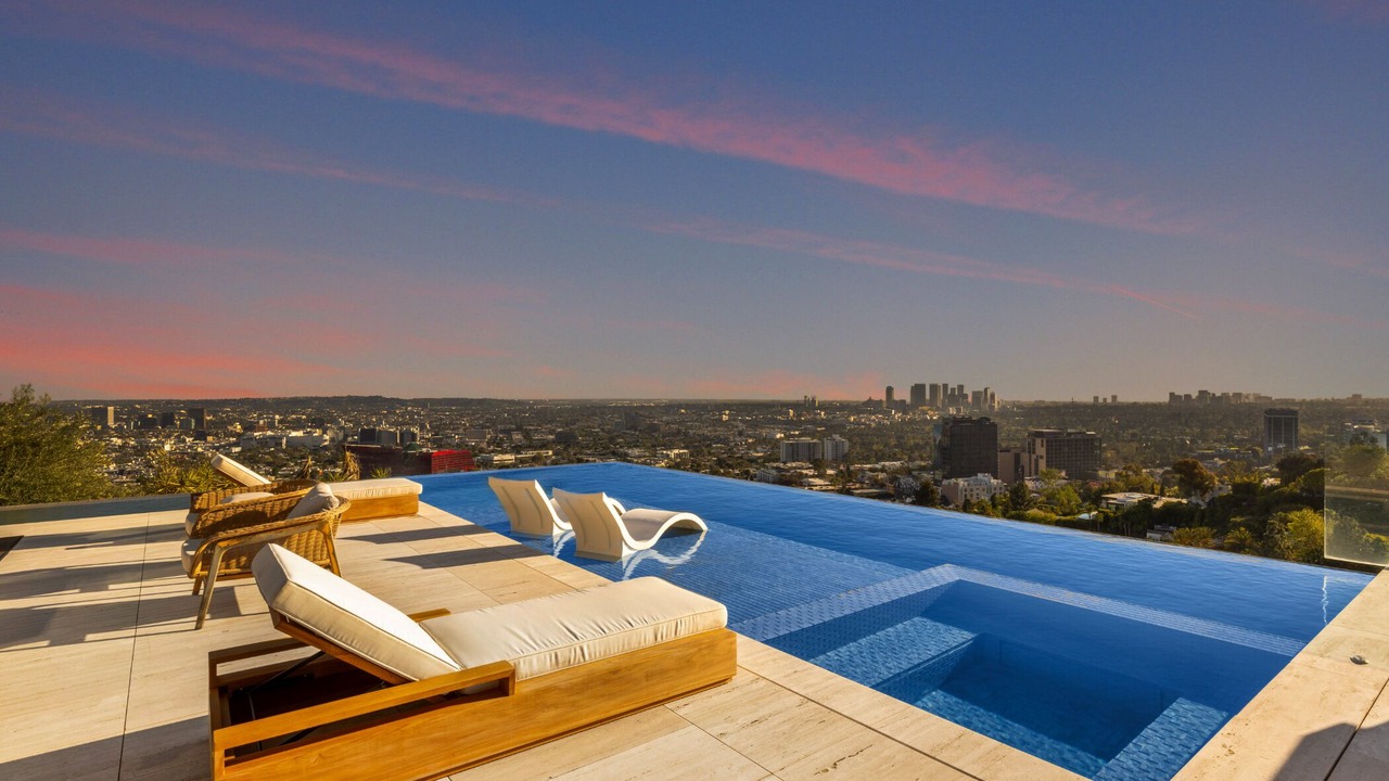 Photo of Outdoor in Hollywood Hills West