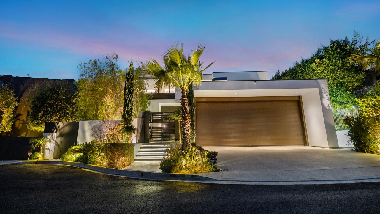 Photo of Outdoor in Hollywood Hills West