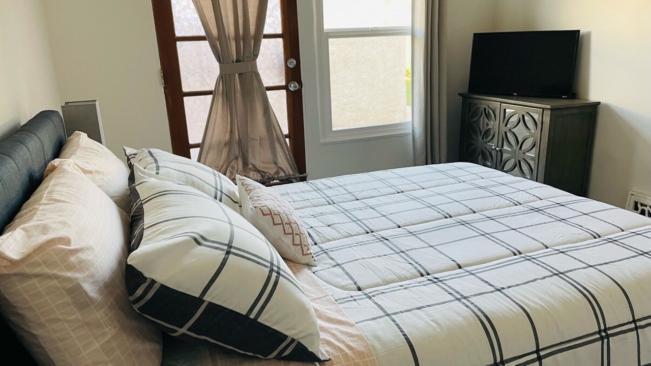 Photo of Bedroom in Beverly Grove