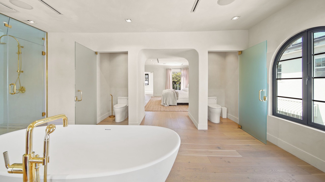Photo of Bathroom in La Brea