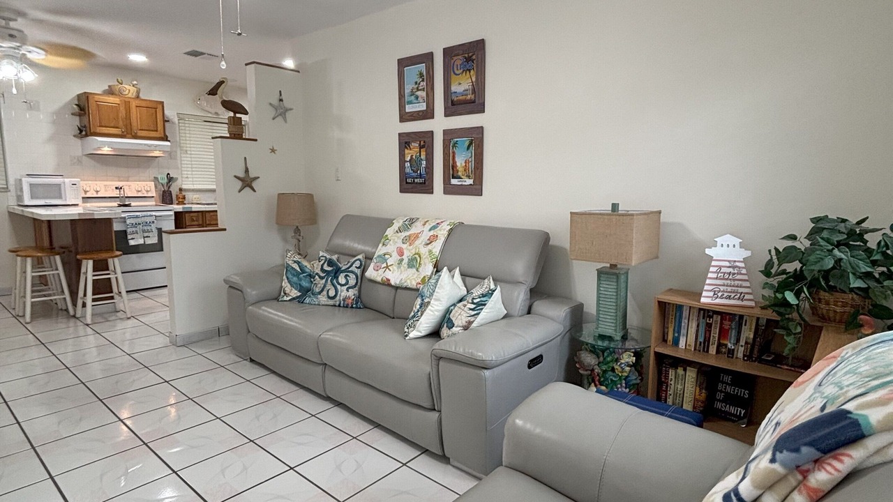 Photo of Livingroom in Blue Harbor Club