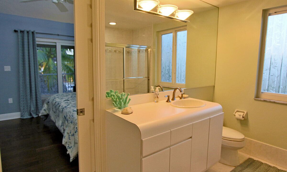 Photo of Bathroom in Venetian Shores