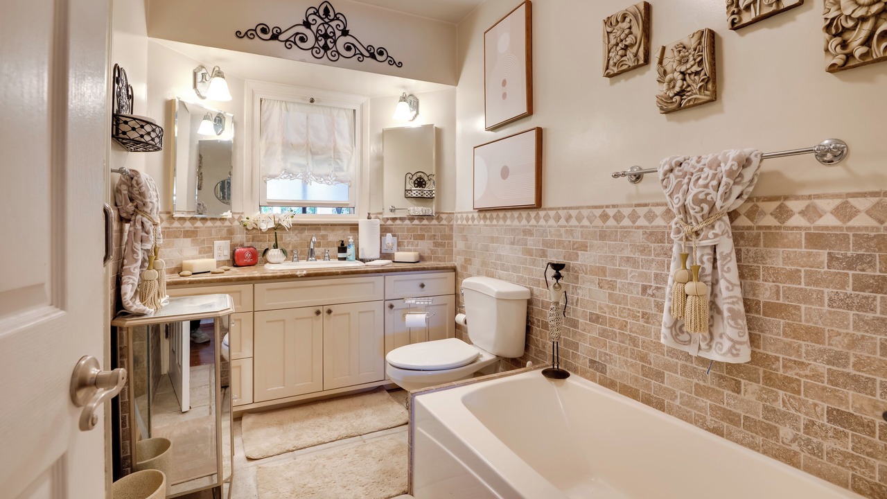 Photo of Bathroom in View Park-Windsor Hills