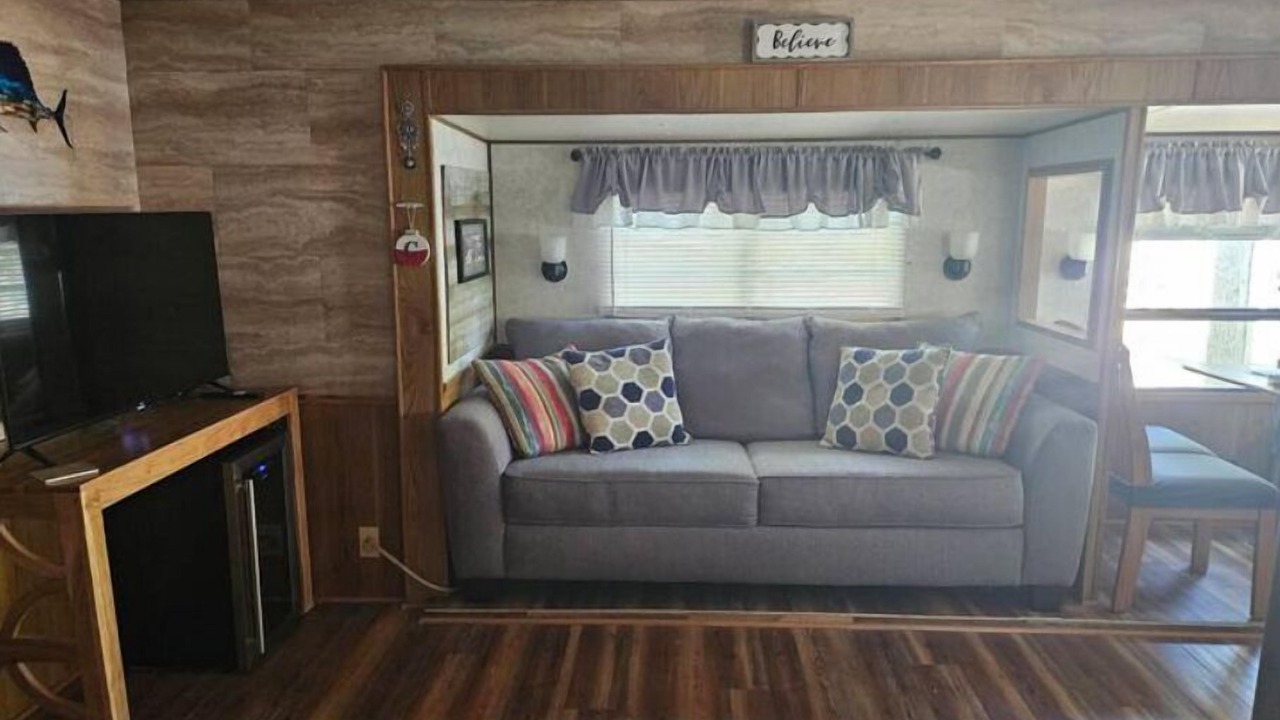 Photo of Livingroom in Winston Waterways