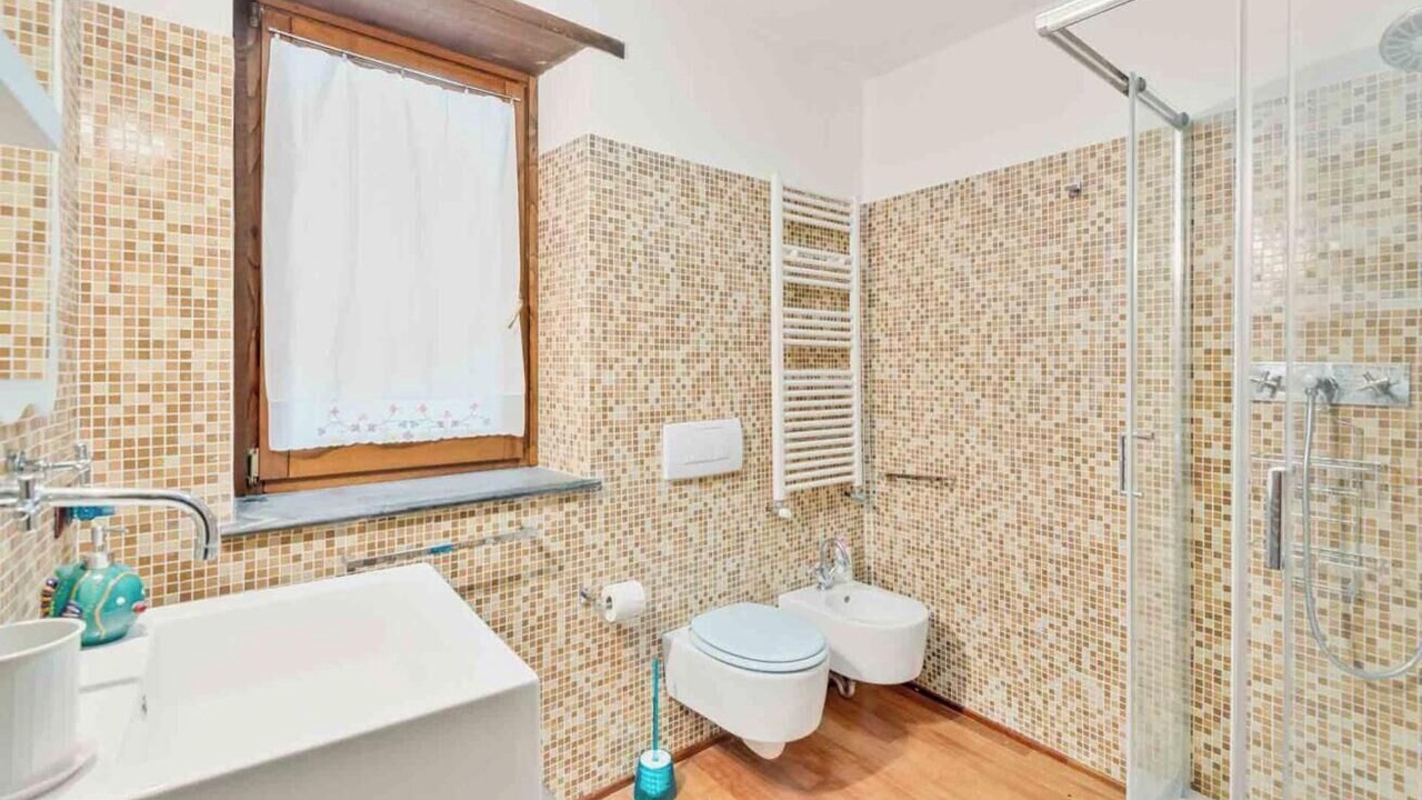 Photo of Bathroom in Valeriano Lunense