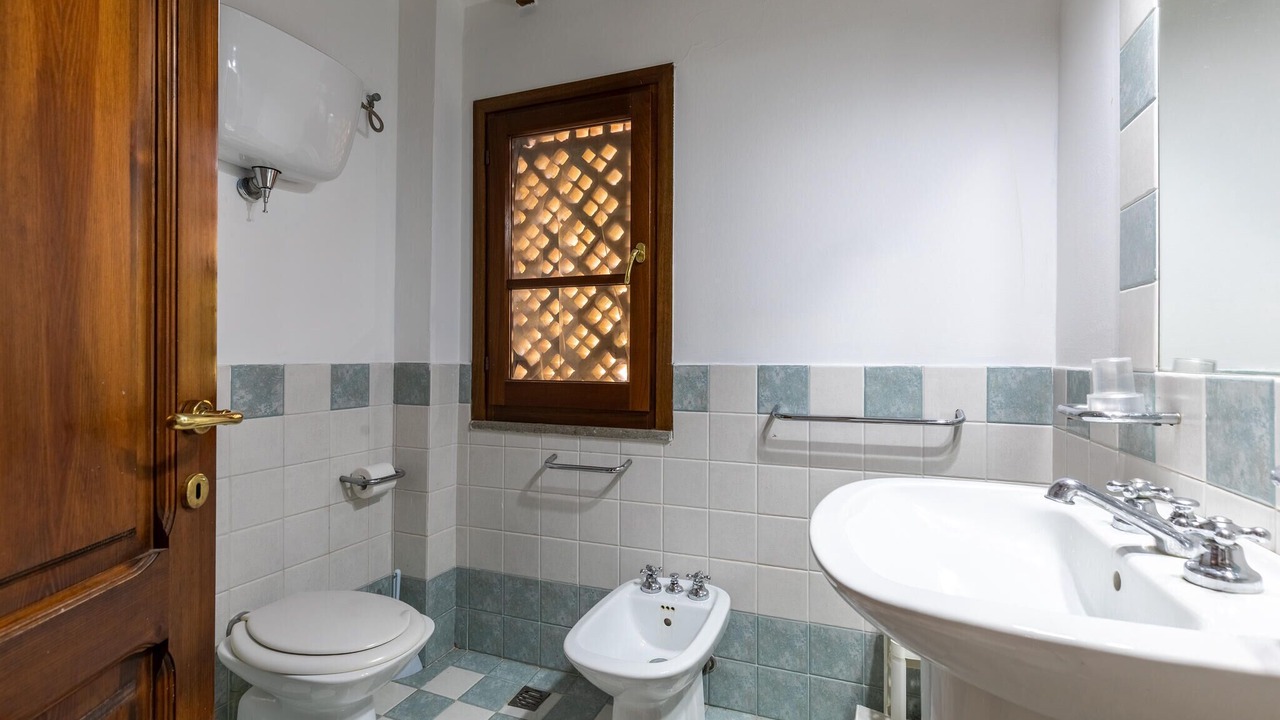 Photo of Bathroom in Montone