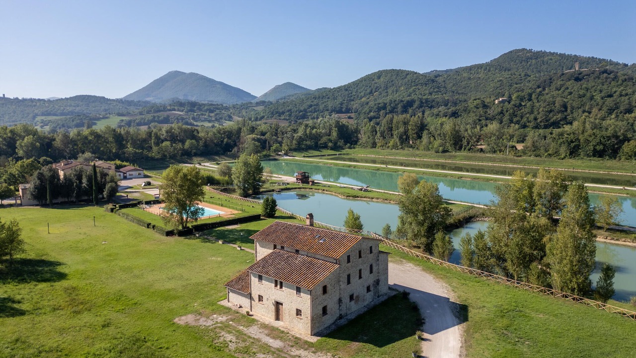 Photo of Others in Montone