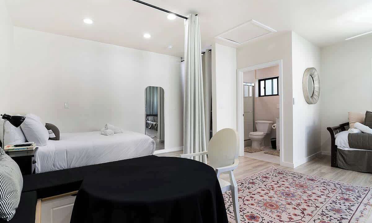 Photo of Bedroom in Greater Wilshire - Hancock Park