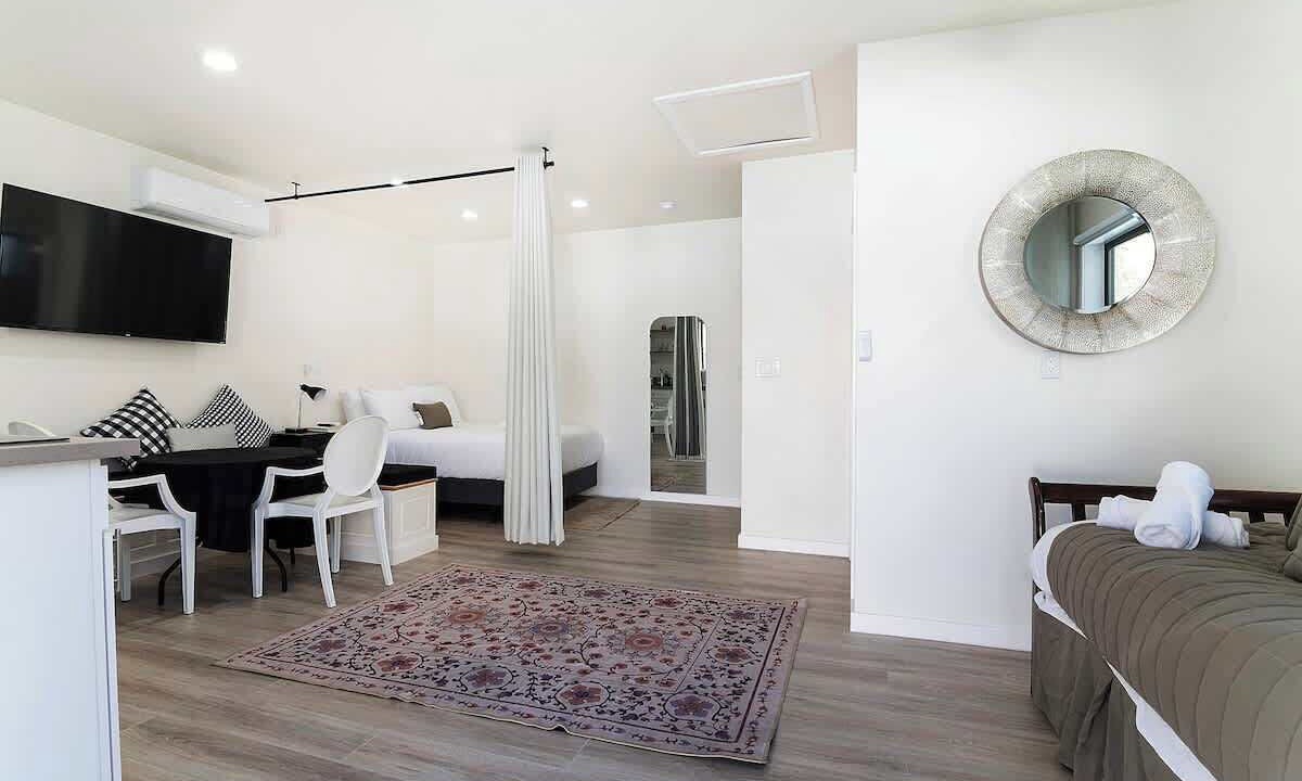 Photo of Bedroom in Greater Wilshire - Hancock Park
