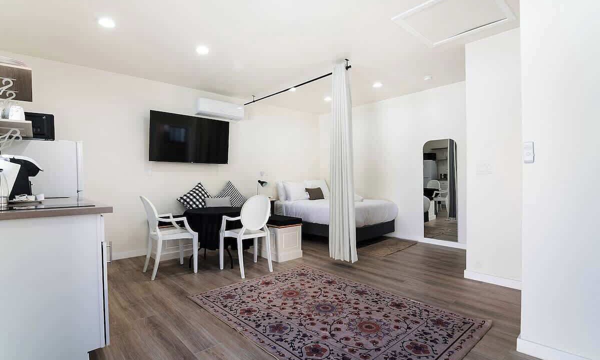 Photo of Bedroom in Greater Wilshire - Hancock Park