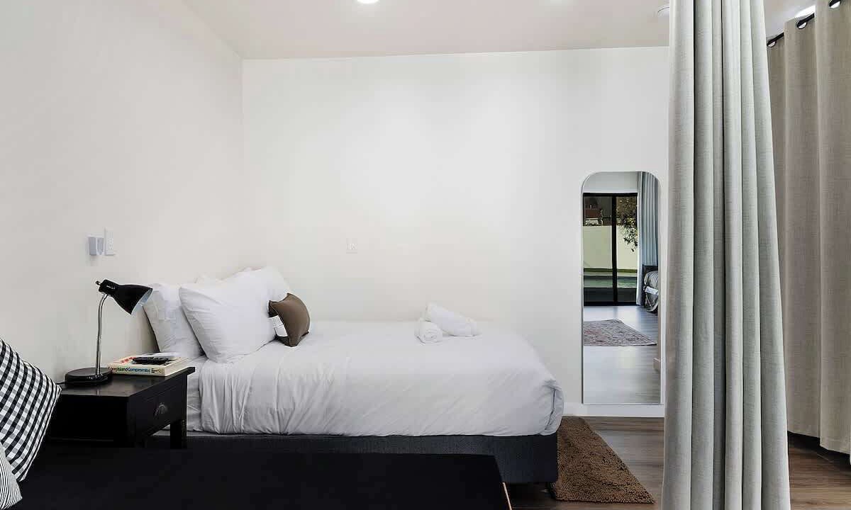 Photo of Bedroom in Greater Wilshire - Hancock Park