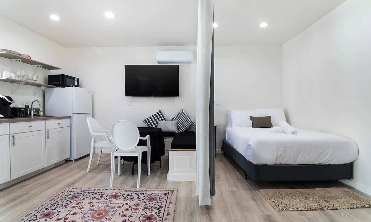 Photo of Bedroom in Greater Wilshire - Hancock Park