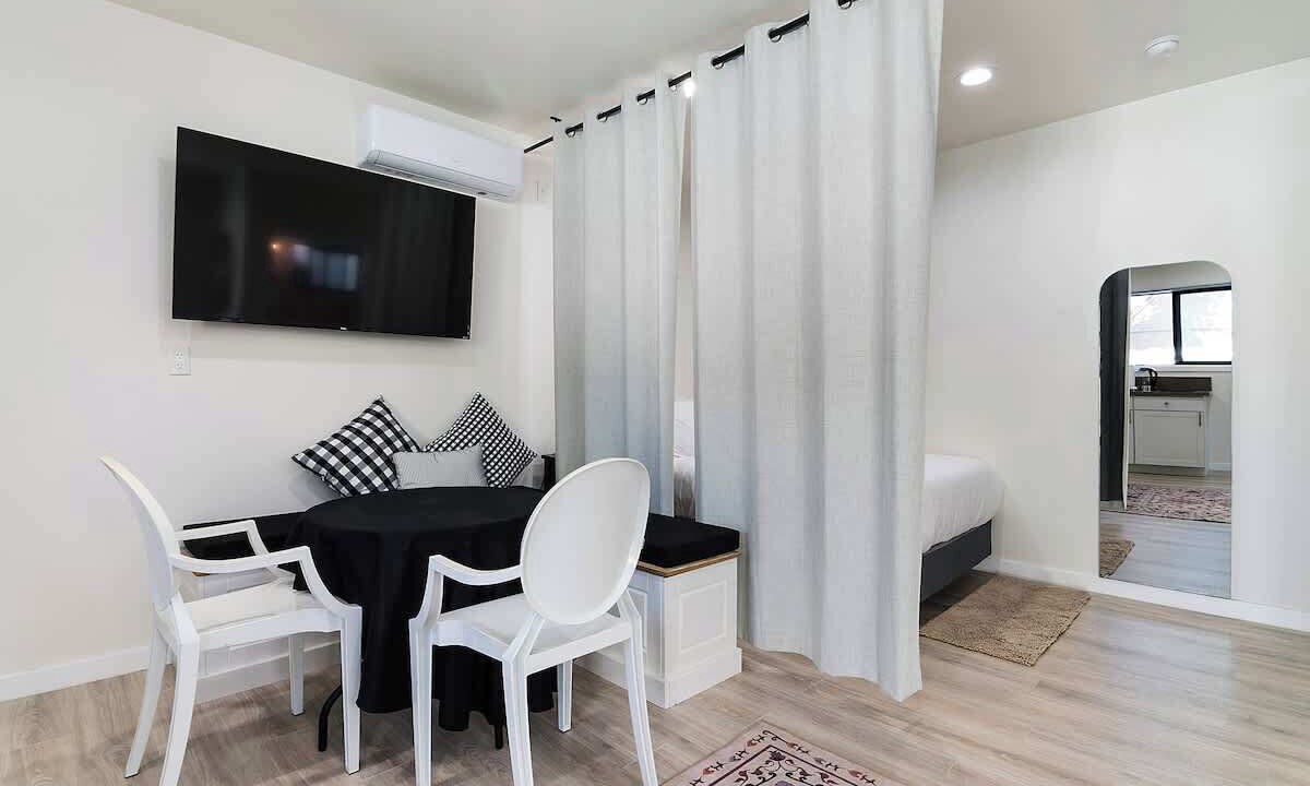 Photo of Bedroom in Greater Wilshire - Hancock Park