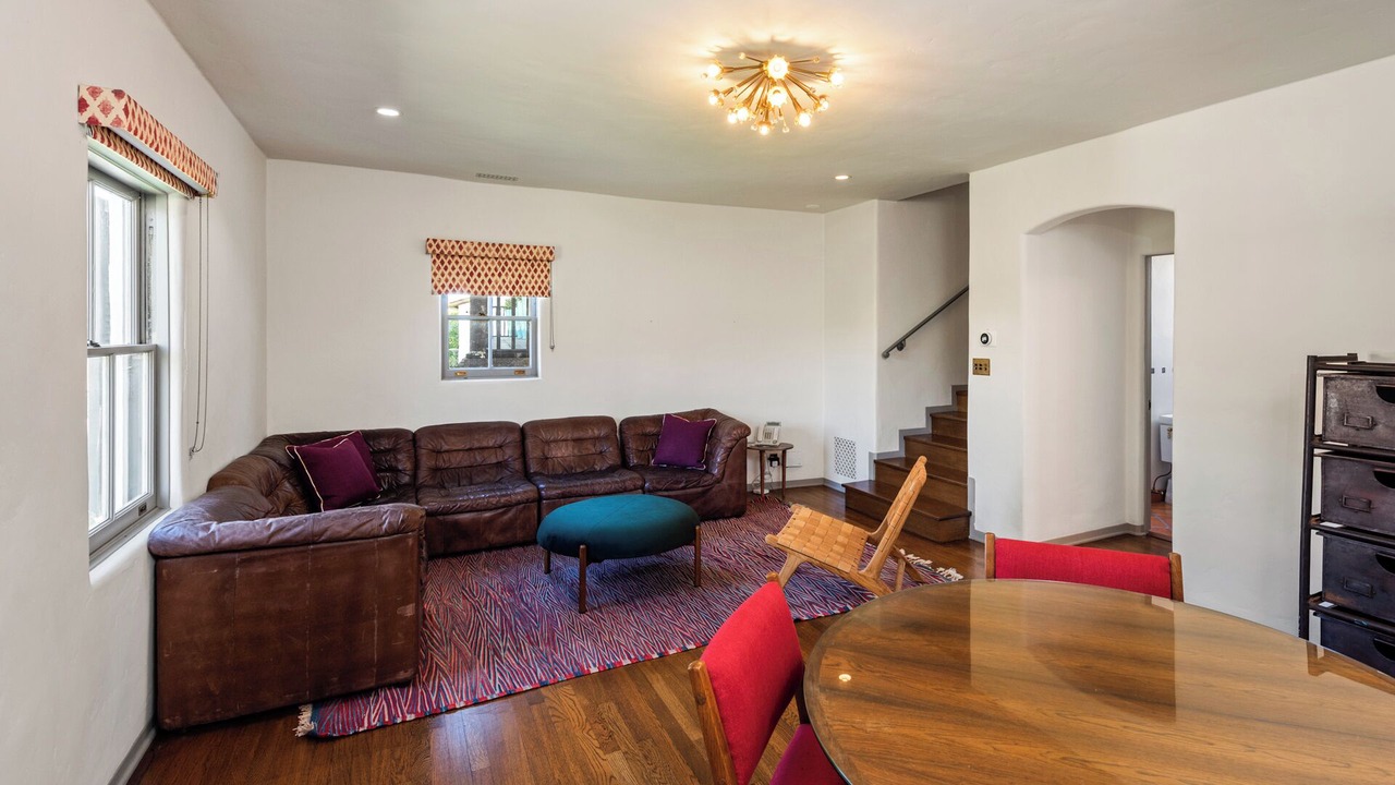 Photo of Livingroom in Greater Wilshire - Hancock Park