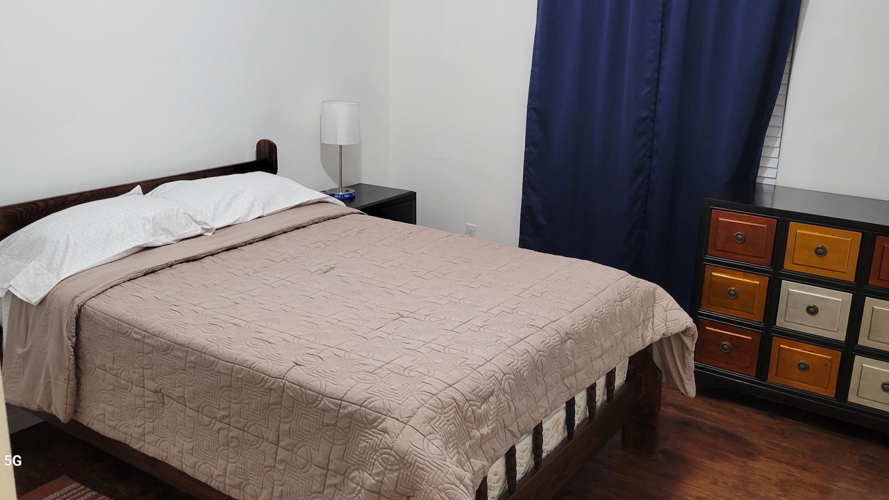 Photo of Bedroom in Paramount