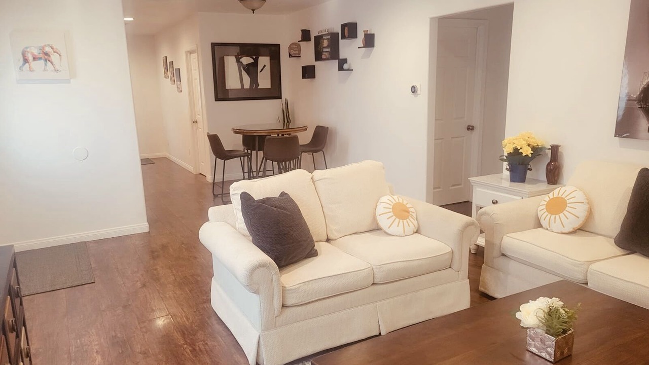 Photo of Livingroom in Paramount
