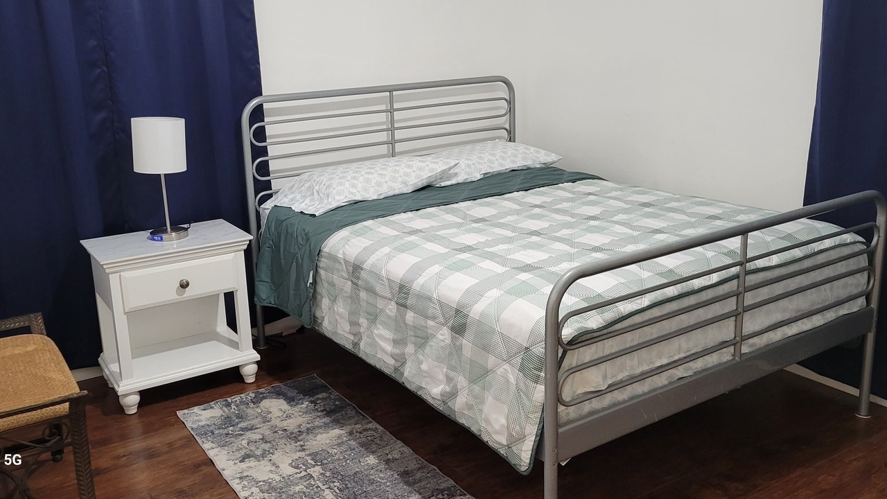 Photo of Bedroom in Paramount