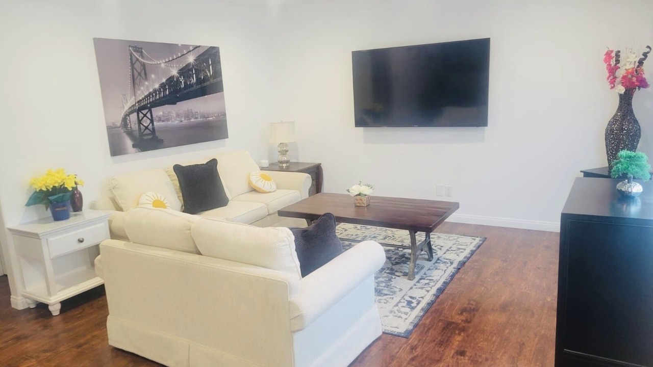 Photo of Livingroom in Paramount