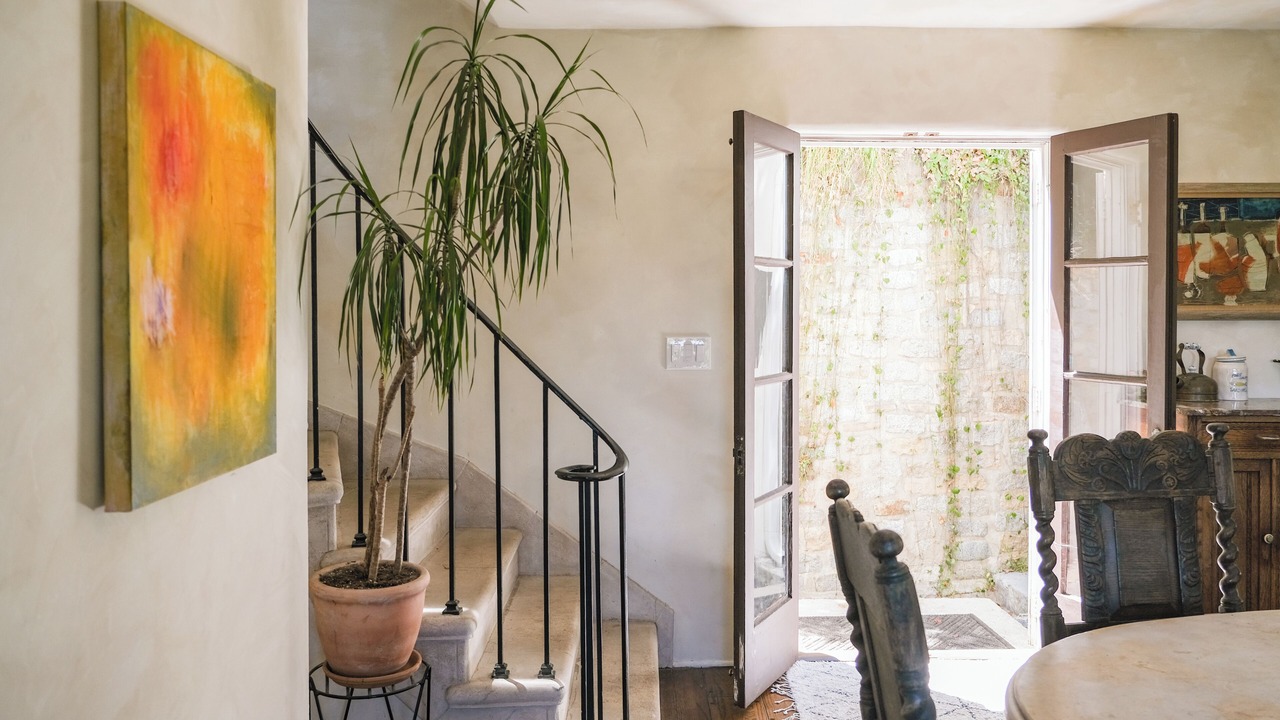 Photo of Livingroom in Beachwood Canyon