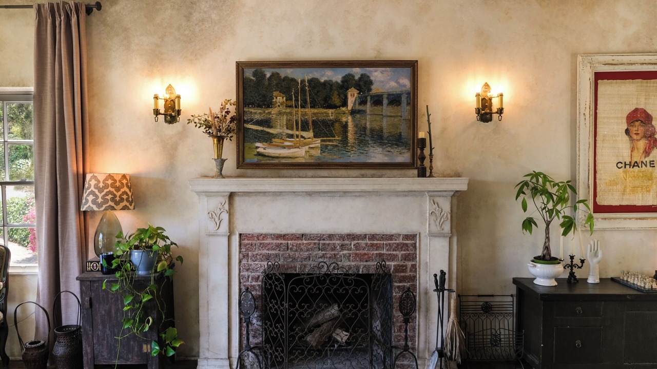 Photo of Livingroom in Beachwood Canyon
