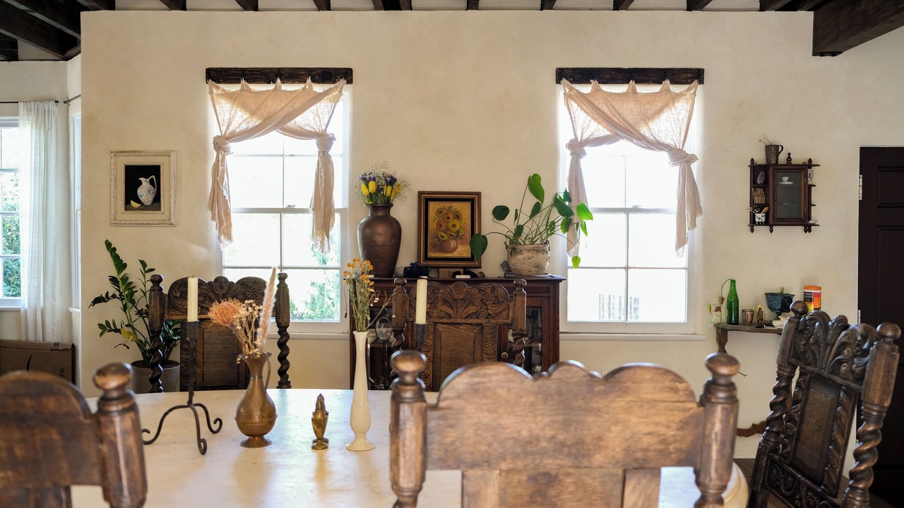 Photo of Livingroom in Beachwood Canyon