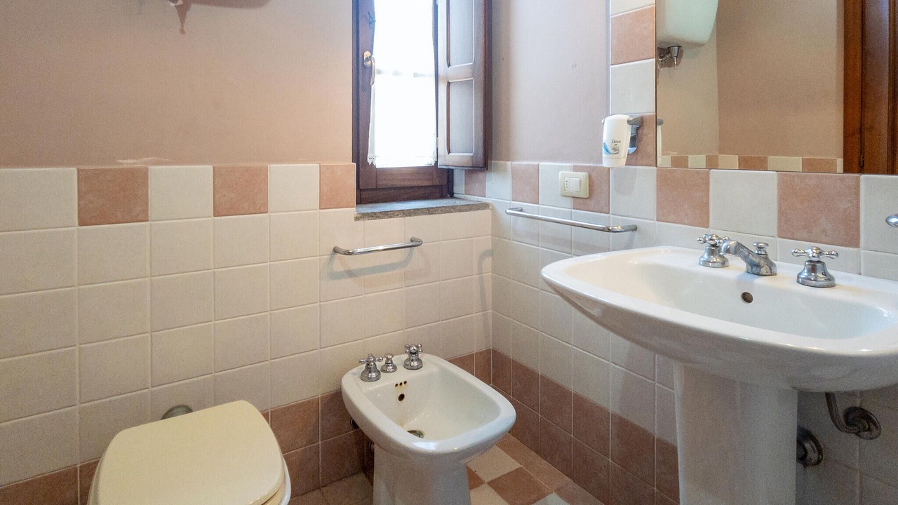 Photo of Bathroom in Montone