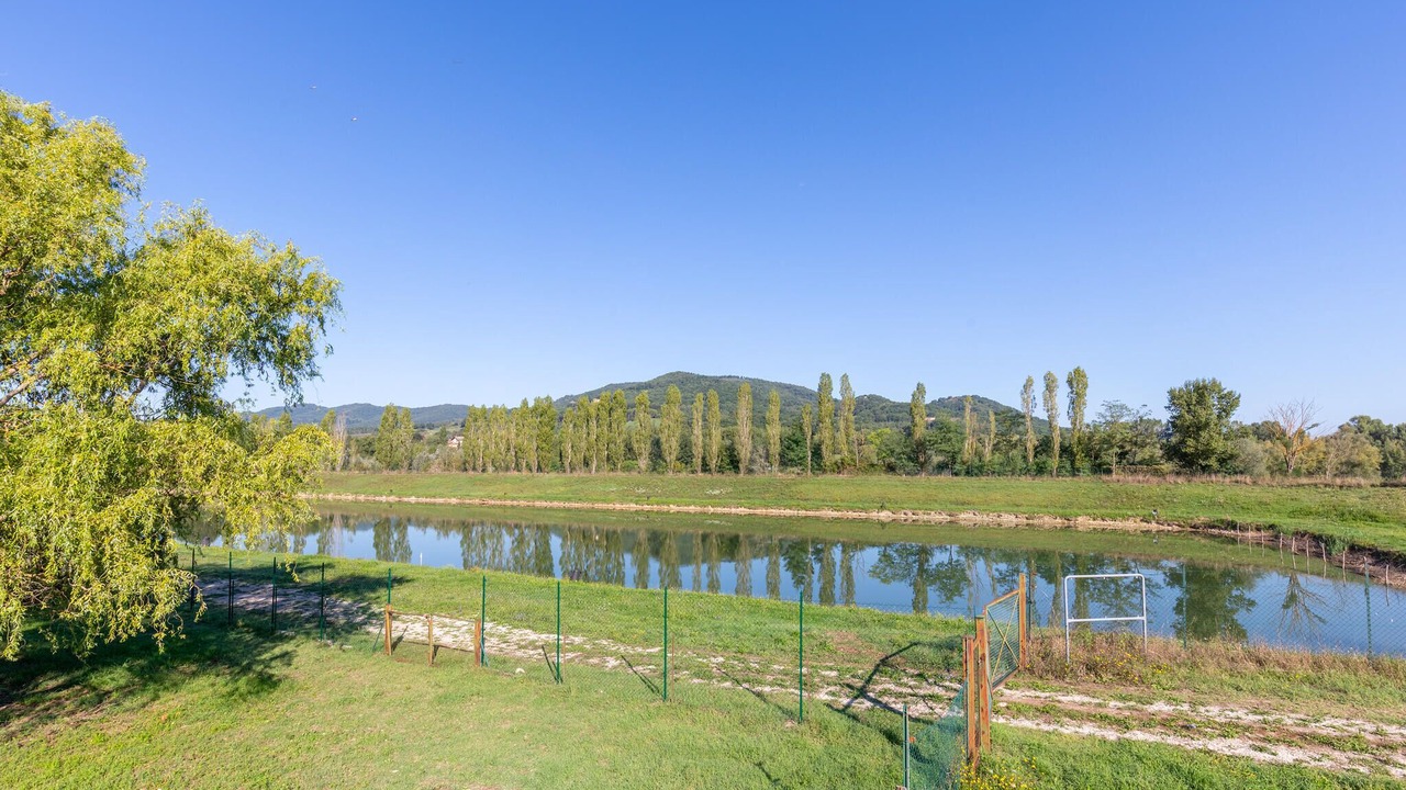 Photo of Others in Montone