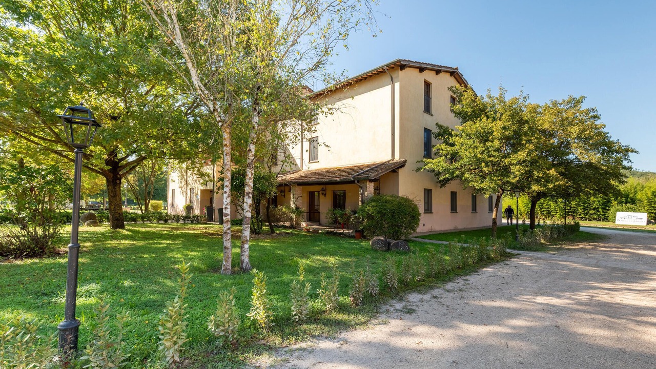 Photo of Others in Montone