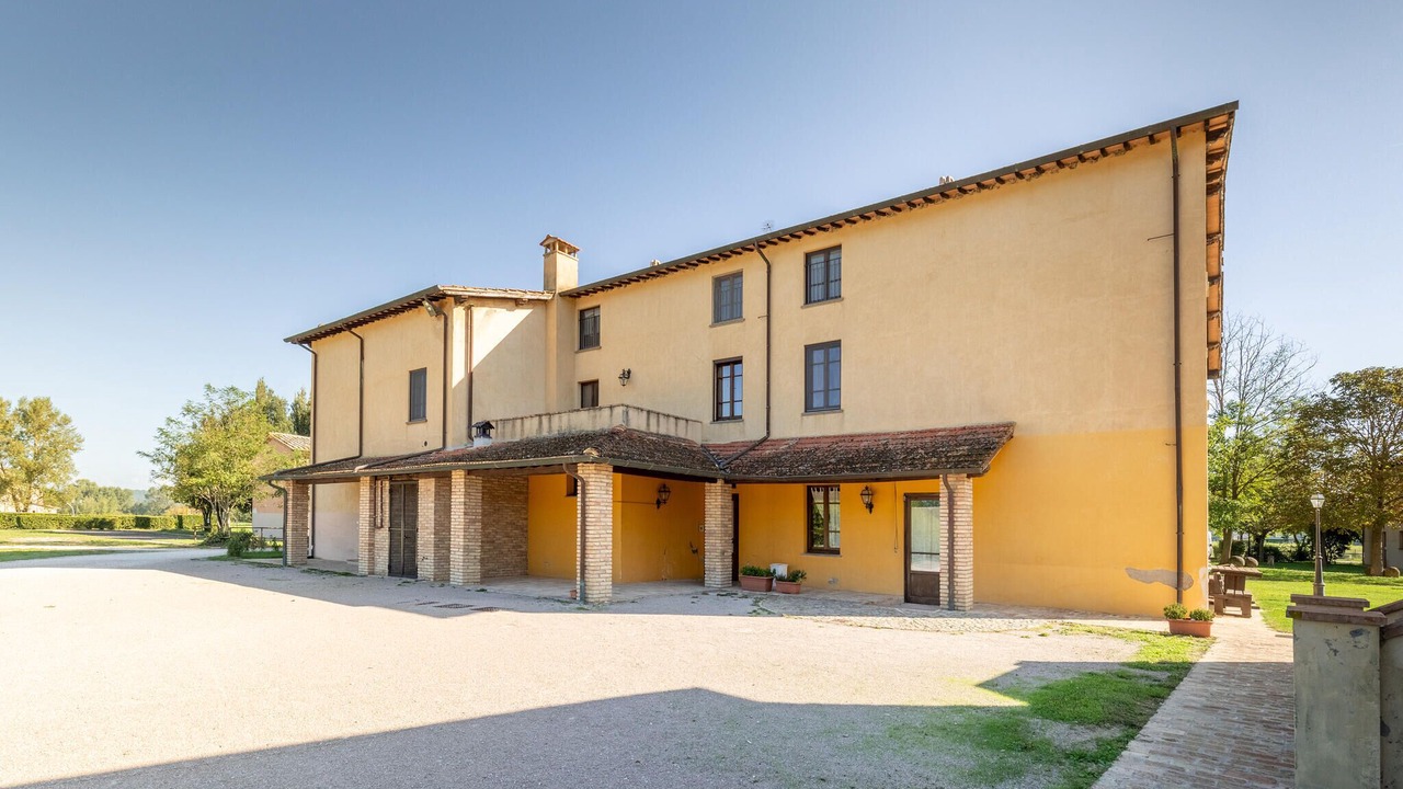 Photo of Others in Montone