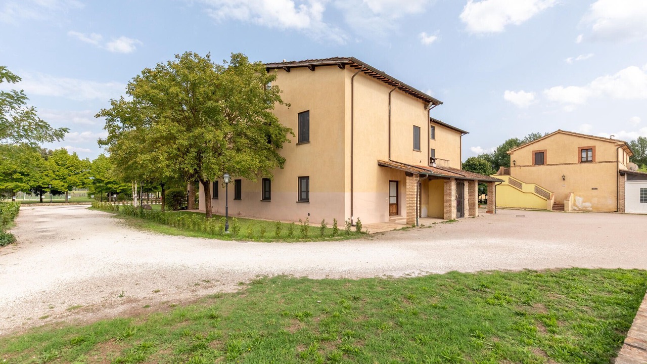 Photo of Others in Montone