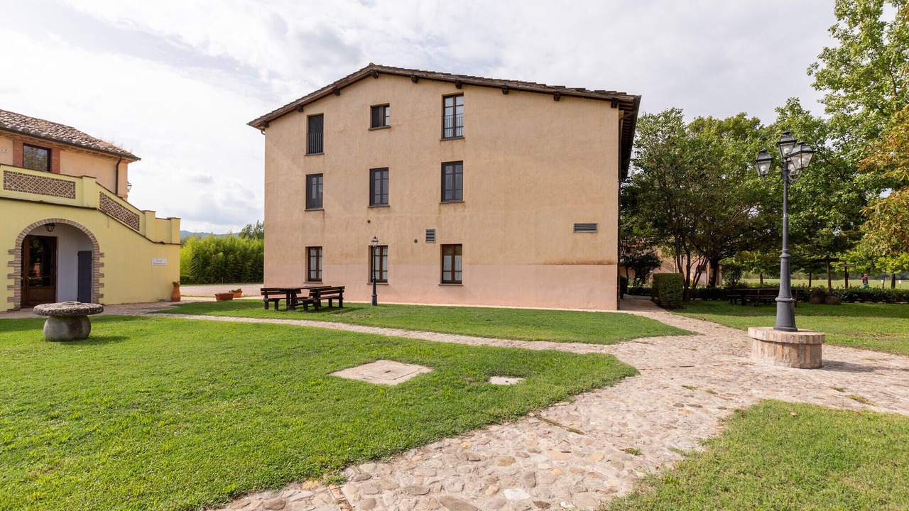 Photo of Others in Montone