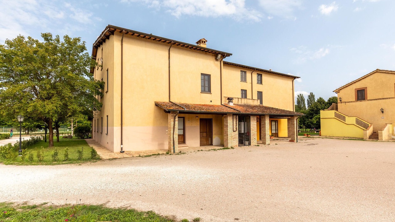 Photo of Others in Montone