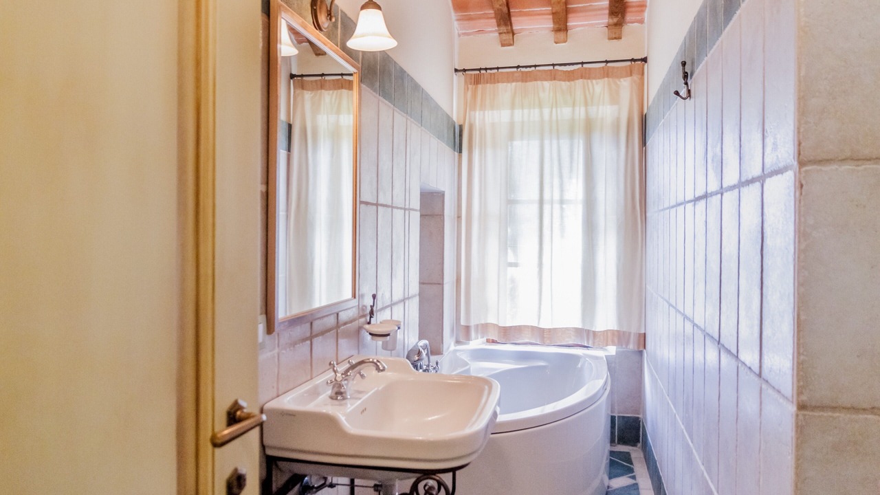 Photo of Bathroom in Campiglia Marittima