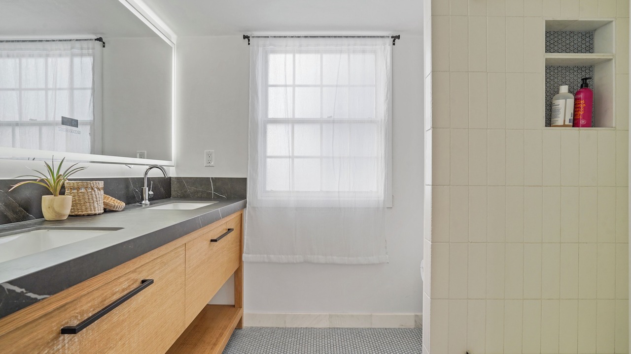 Photo of Bathroom in Rossmoor