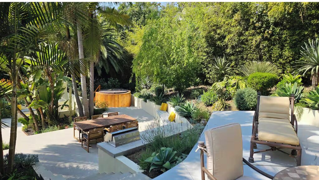 Photo of Outdoor in Hollywood